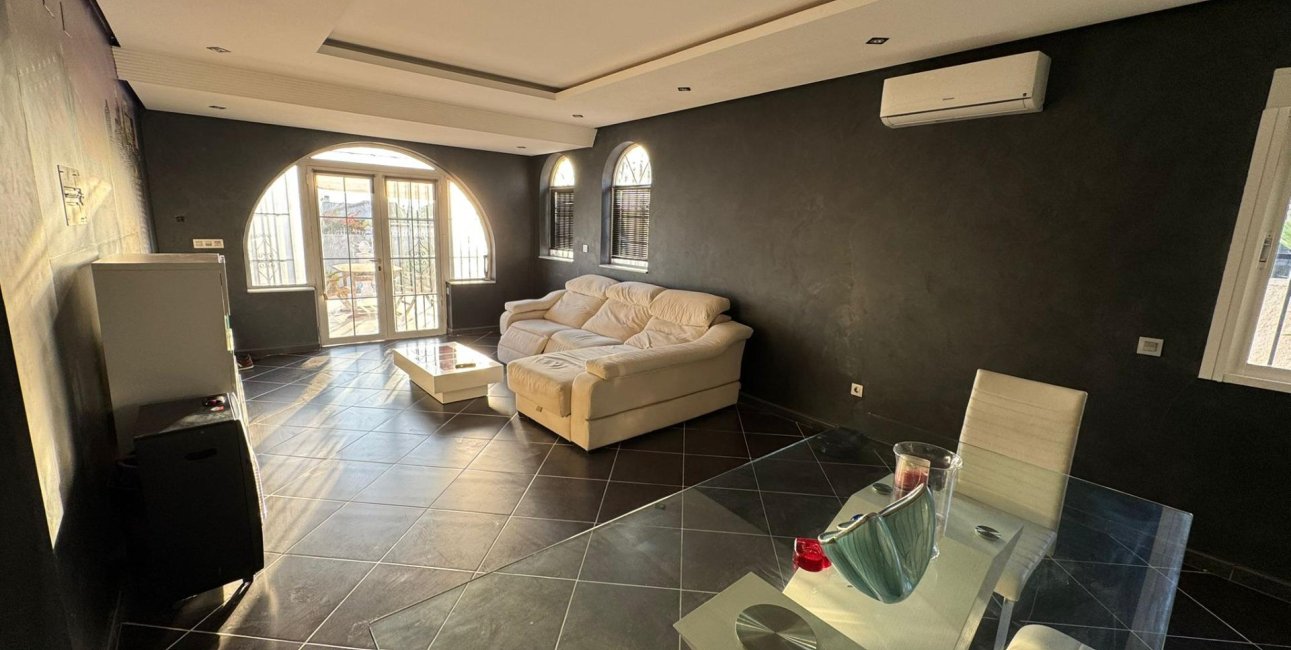 Resale - Villa -
Torrevieja - San Luis - Chaparal