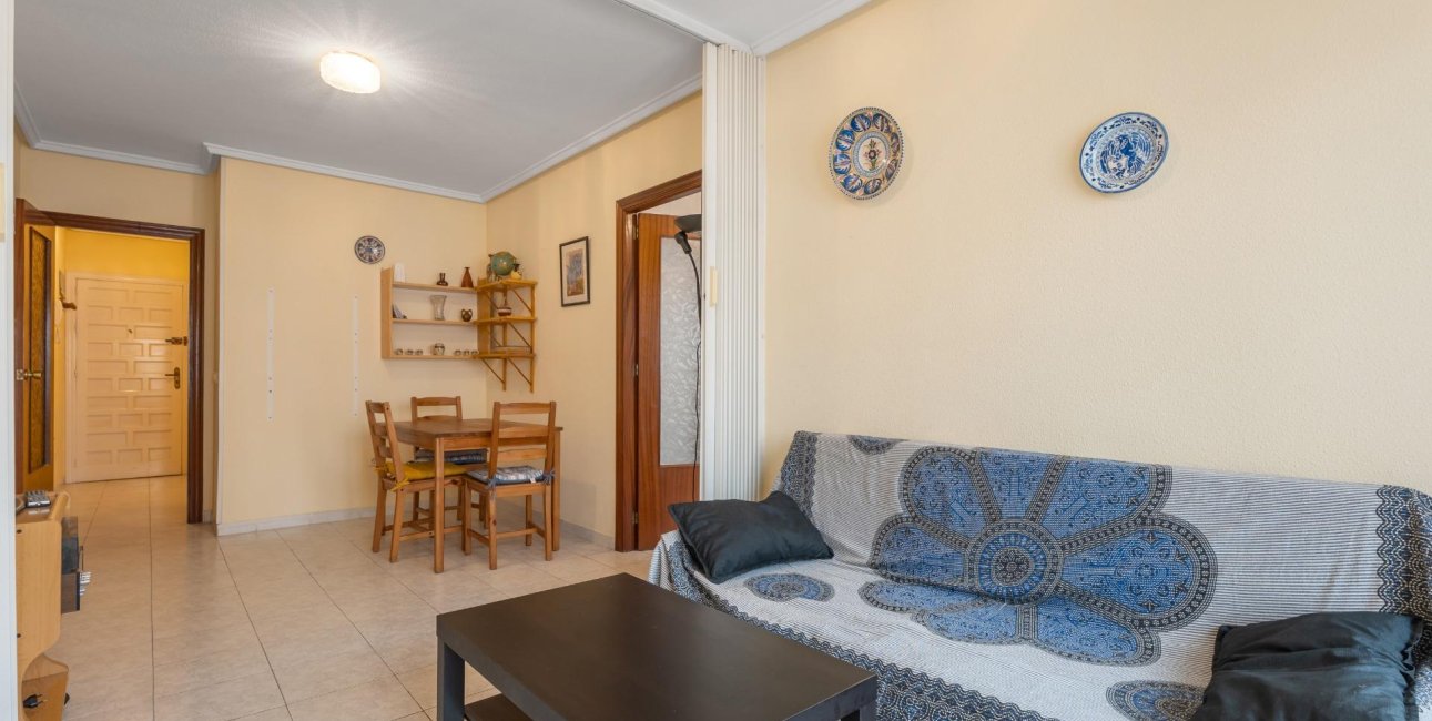 Resale - Apartment / flat -
Torrevieja - Centro