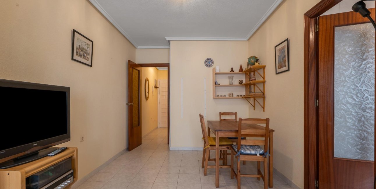 Resale - Apartment / flat -
Torrevieja - Centro