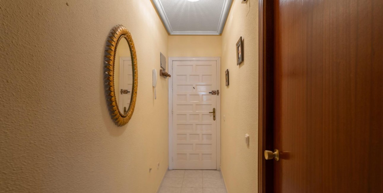 Resale - Apartment / flat -
Torrevieja - Centro