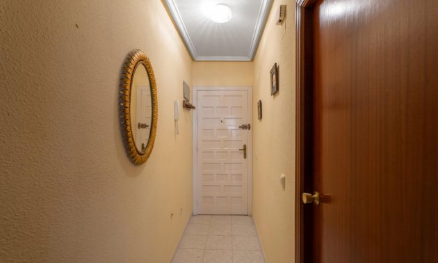 Resale - Apartment / flat -
Torrevieja - Centro