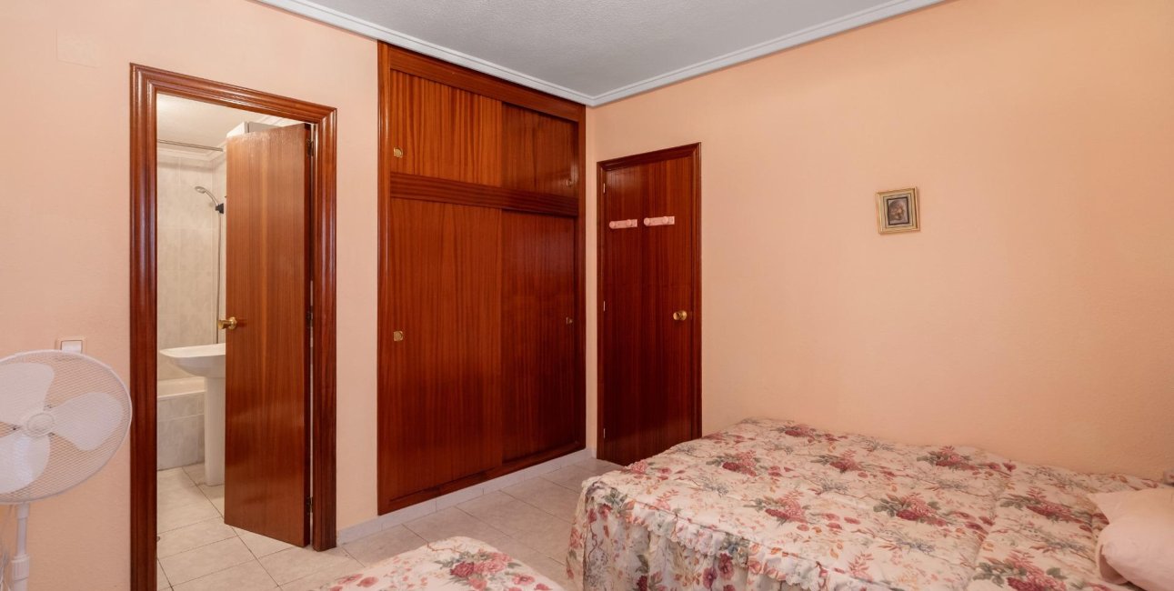Resale - Apartment / flat -
Torrevieja - Centro