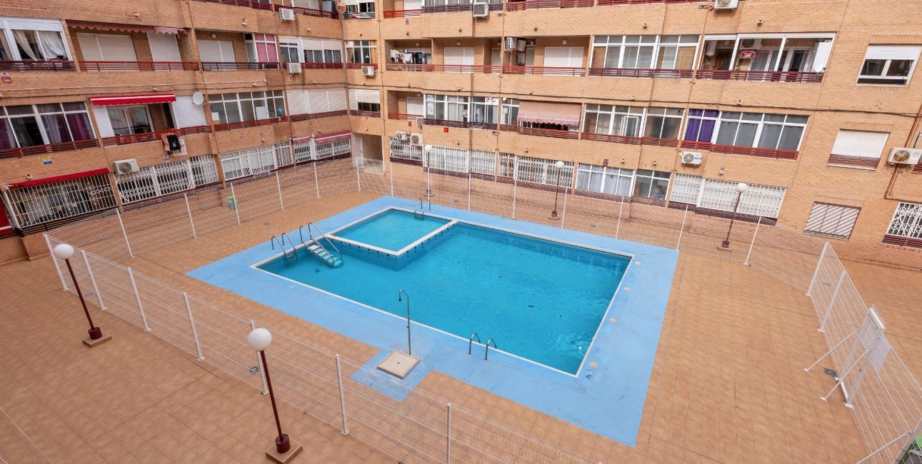 Resale - Apartment / flat -
Torrevieja - Centro