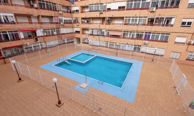 Resale - Apartment / flat -
Torrevieja - Centro