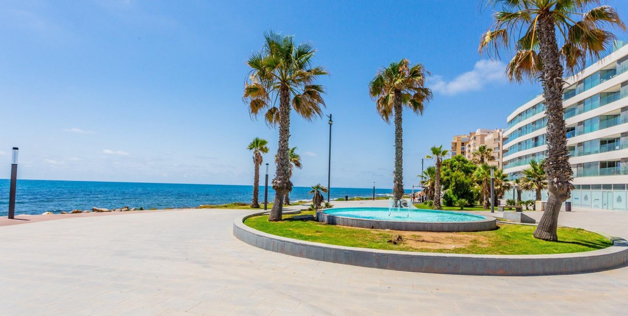 Resale - Apartment / flat -
Torrevieja - Paseo maritimo