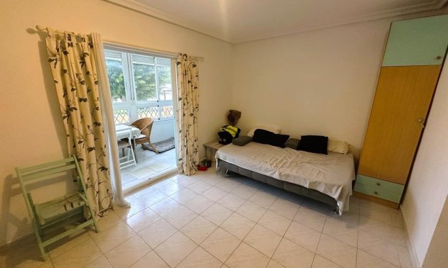 Reventa - Apartamento / piso -
Torrevieja - La Mata