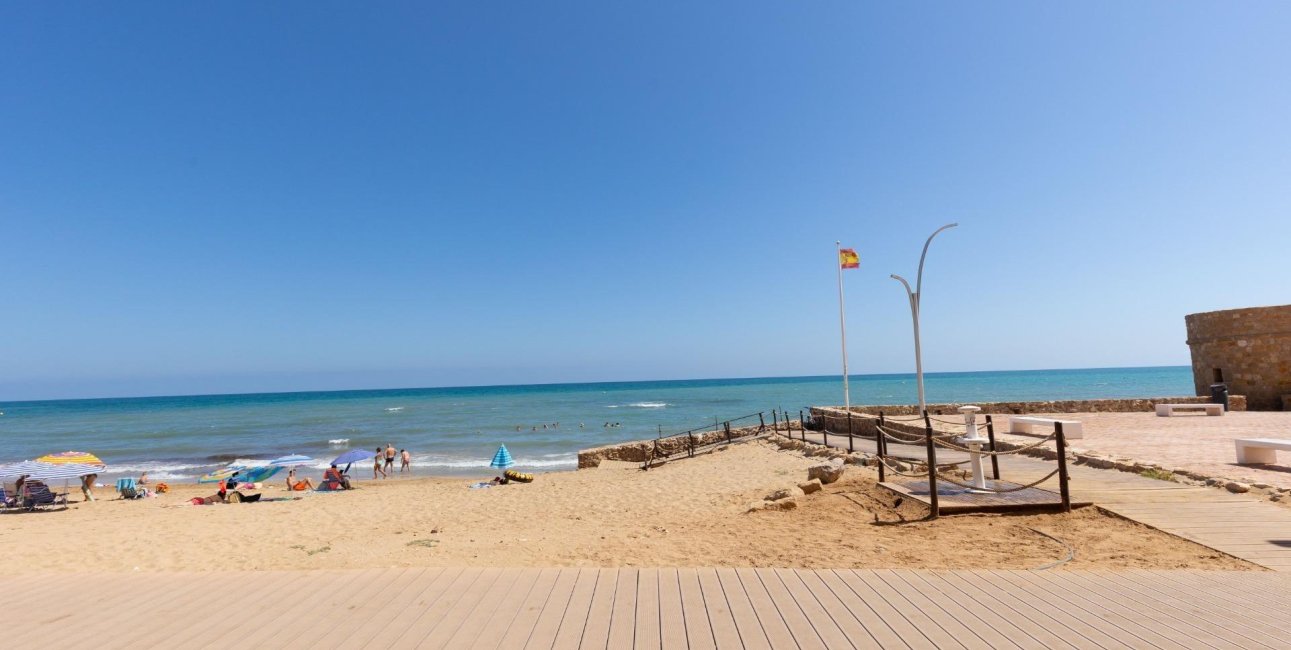 Reventa - Apartamento / piso -
Torrevieja - La Mata