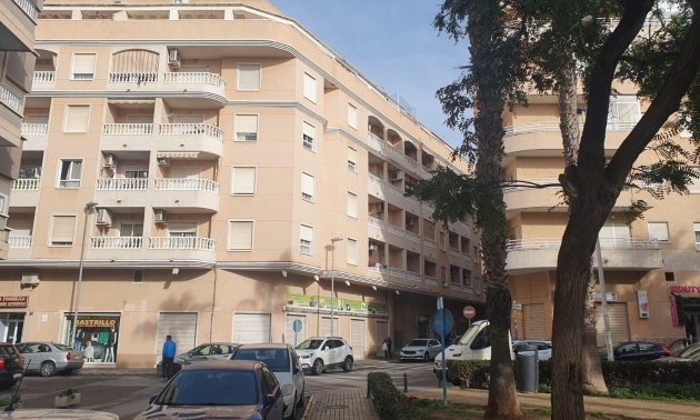 Reventa - Ático -
Torrevieja - Estacion de autobuses