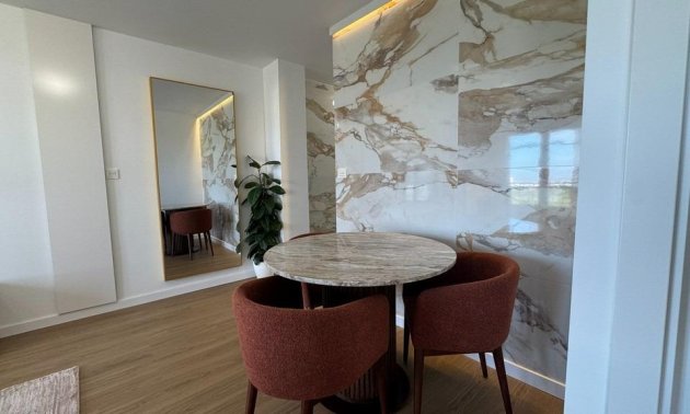 Resale - Apartment / flat -
Torrevieja - Punta prima