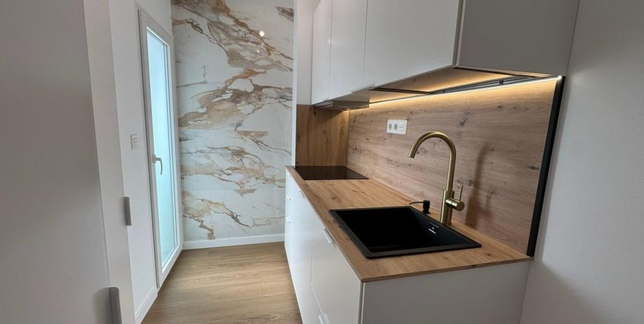 Resale - Apartment / flat -
Torrevieja - Punta prima