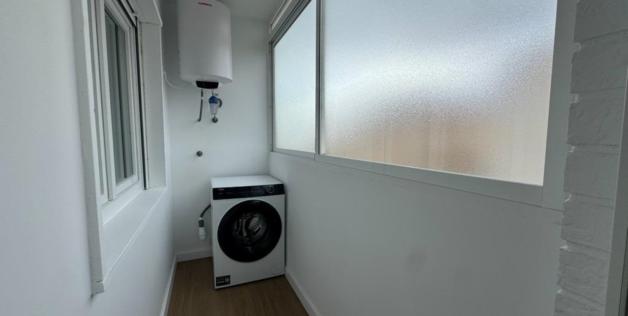 Resale - Apartment / flat -
Torrevieja - Punta prima