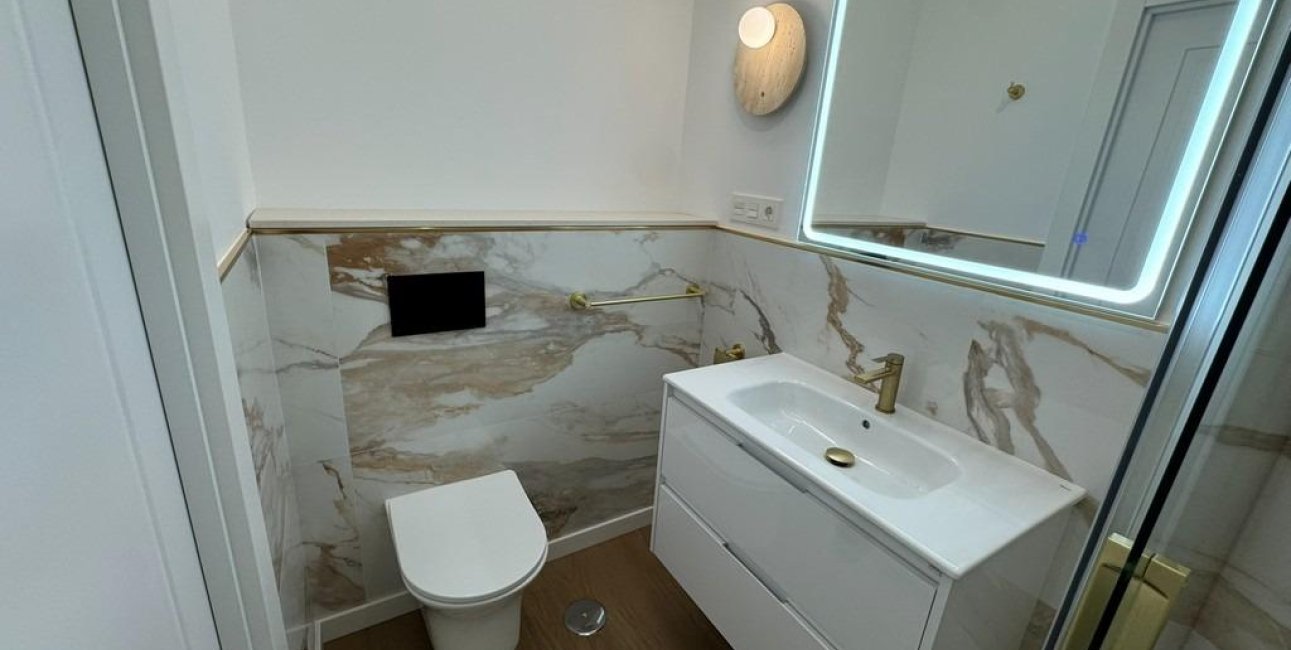 Resale - Apartment / flat -
Torrevieja - Punta prima