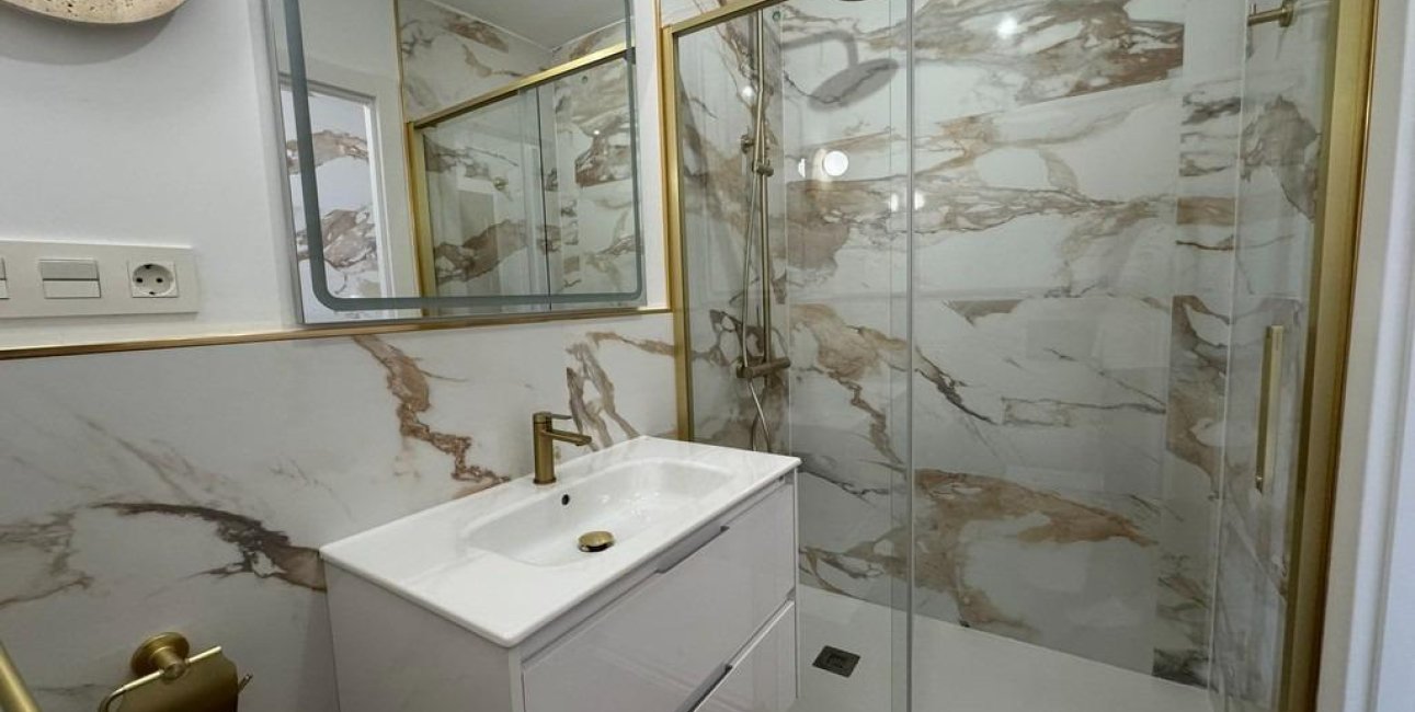 Resale - Apartment / flat -
Torrevieja - Punta prima