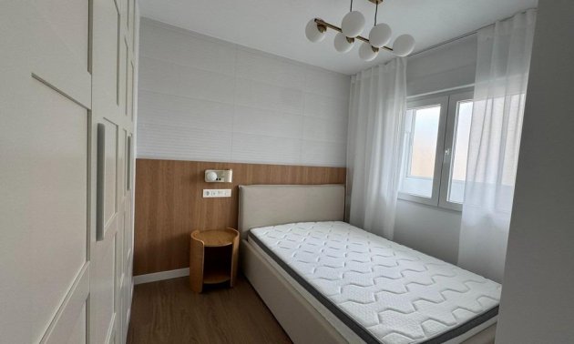 Resale - Apartment / flat -
Torrevieja - Punta prima