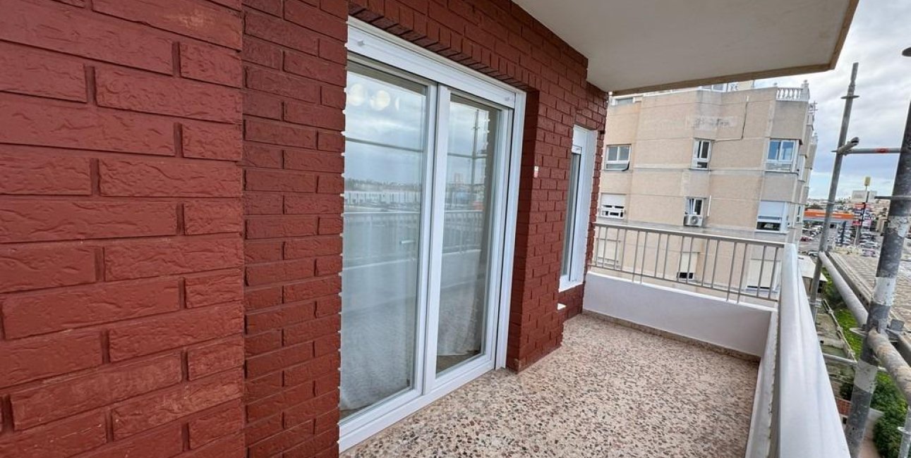 Resale - Apartment / flat -
Torrevieja - Punta prima