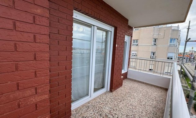 Resale - Apartment / flat -
Torrevieja - Punta prima
