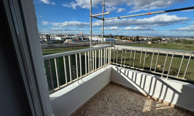 Resale - Apartment / flat -
Torrevieja - Punta prima