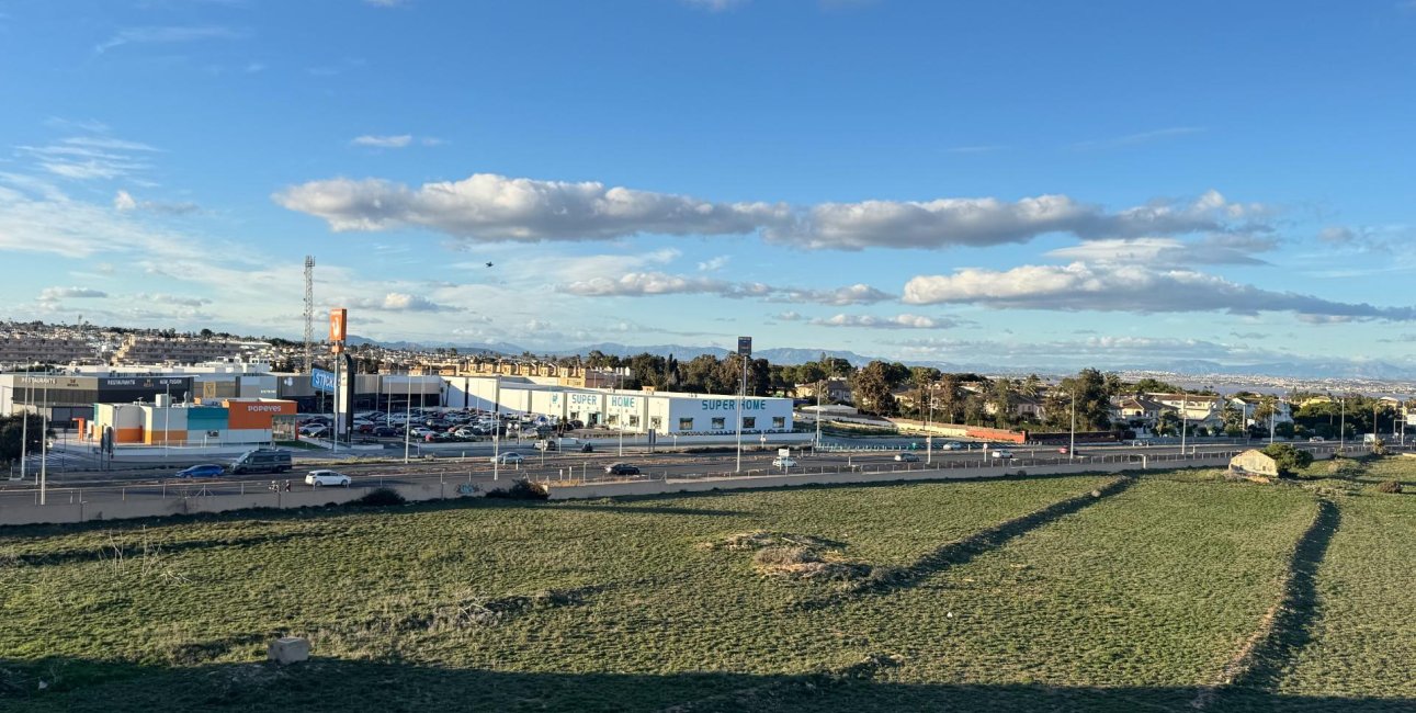 Resale - Apartment / flat -
Torrevieja - Punta prima