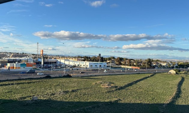 Resale - Apartment / flat -
Torrevieja - Punta prima