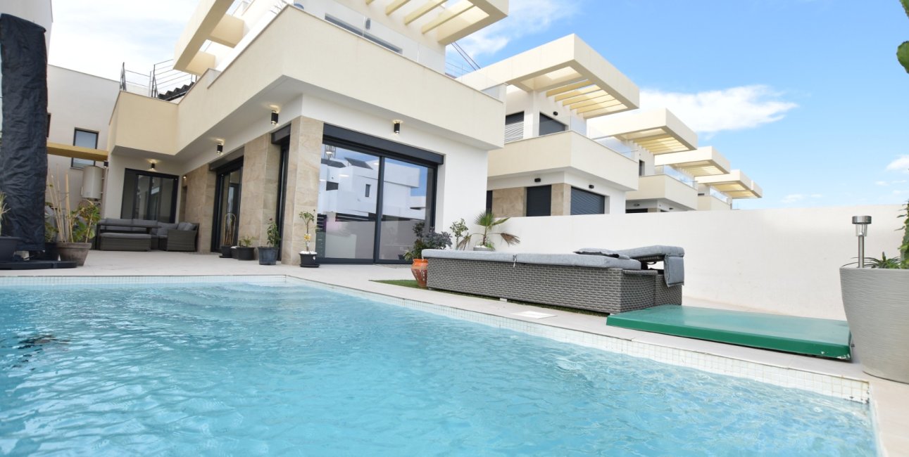 Rynek wtórny - Willa -
Los Montesinos - La Herrada