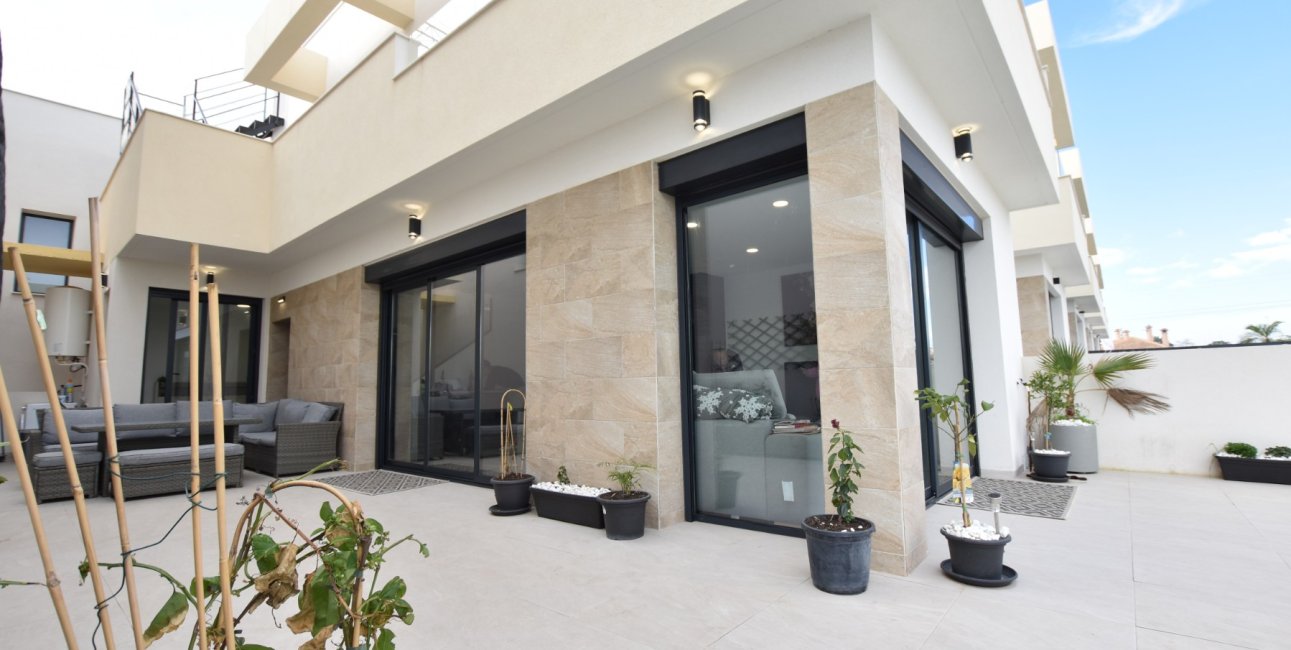 Rynek wtórny - Willa -
Los Montesinos - La Herrada