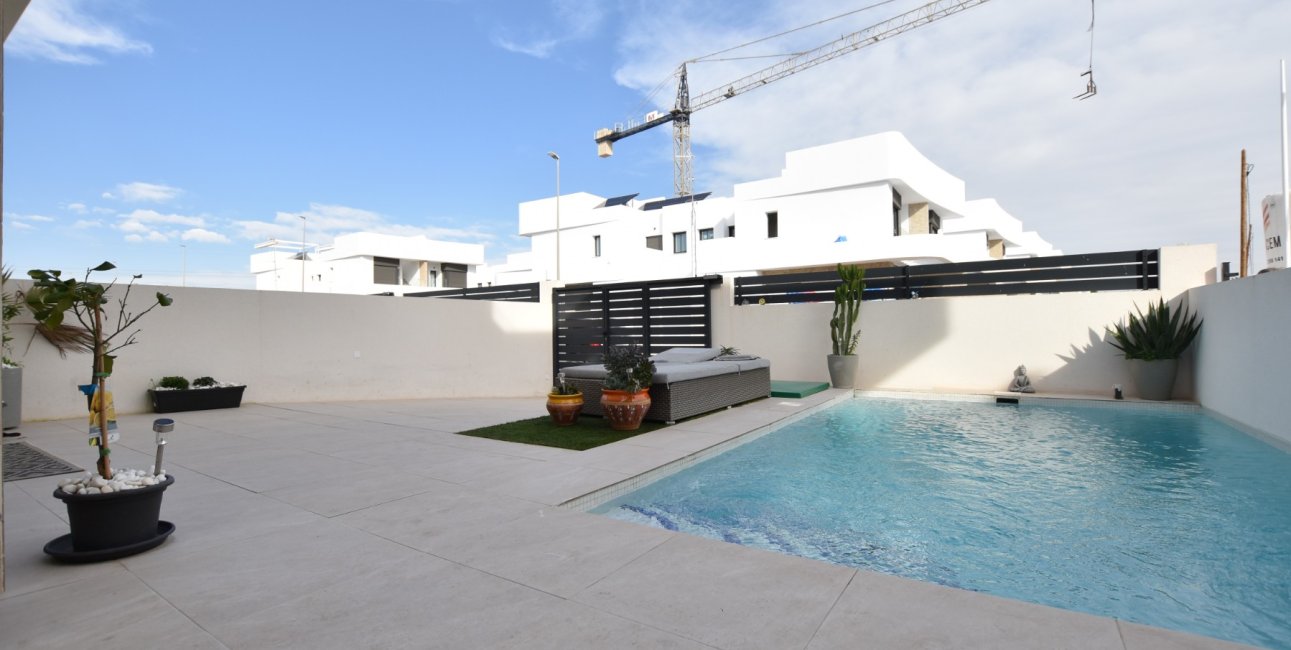 Rynek wtórny - Willa -
Los Montesinos - La Herrada