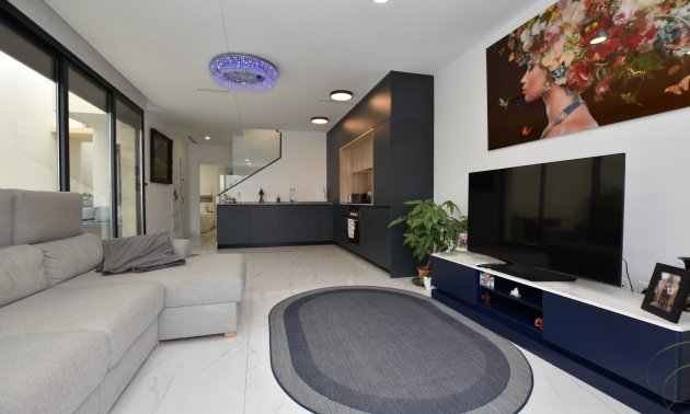 Rynek wtórny - Willa -
Los Montesinos - La Herrada