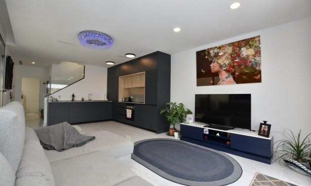 Rynek wtórny - Willa -
Los Montesinos - La Herrada