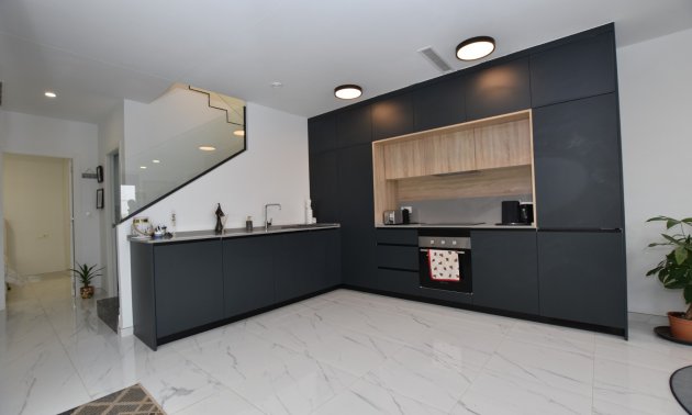 Rynek wtórny - Willa -
Los Montesinos - La Herrada