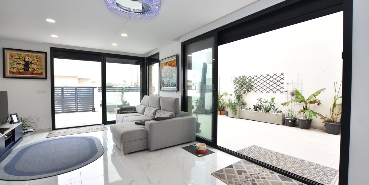 Rynek wtórny - Willa -
Los Montesinos - La Herrada