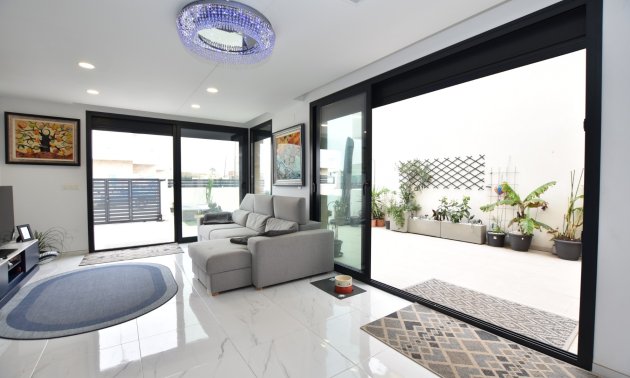 Rynek wtórny - Willa -
Los Montesinos - La Herrada