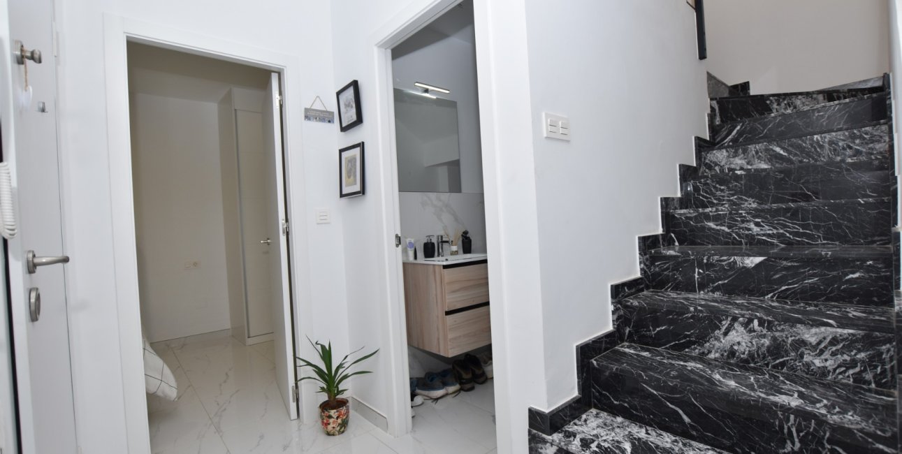 Rynek wtórny - Willa -
Los Montesinos - La Herrada