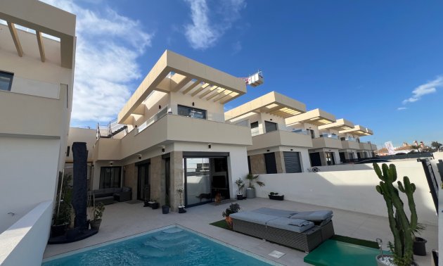 Rynek wtórny - Willa -
Los Montesinos - La Herrada