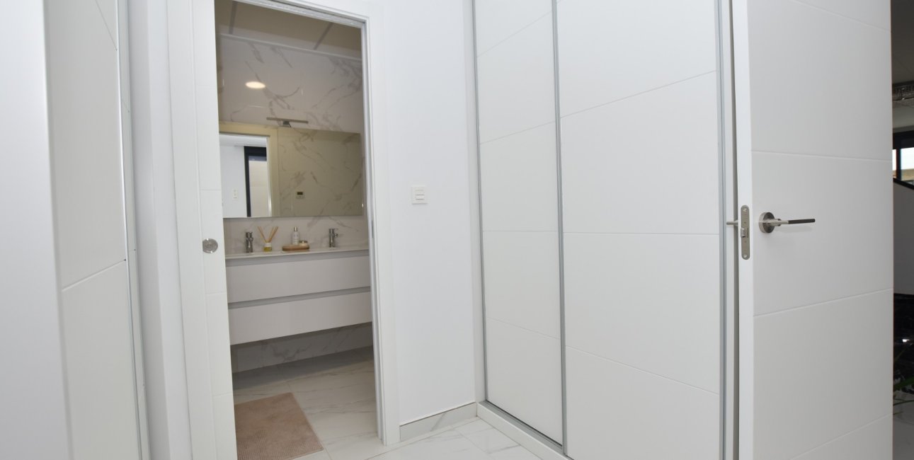 Rynek wtórny - Willa -
Los Montesinos - La Herrada