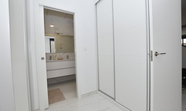 Rynek wtórny - Willa -
Los Montesinos - La Herrada