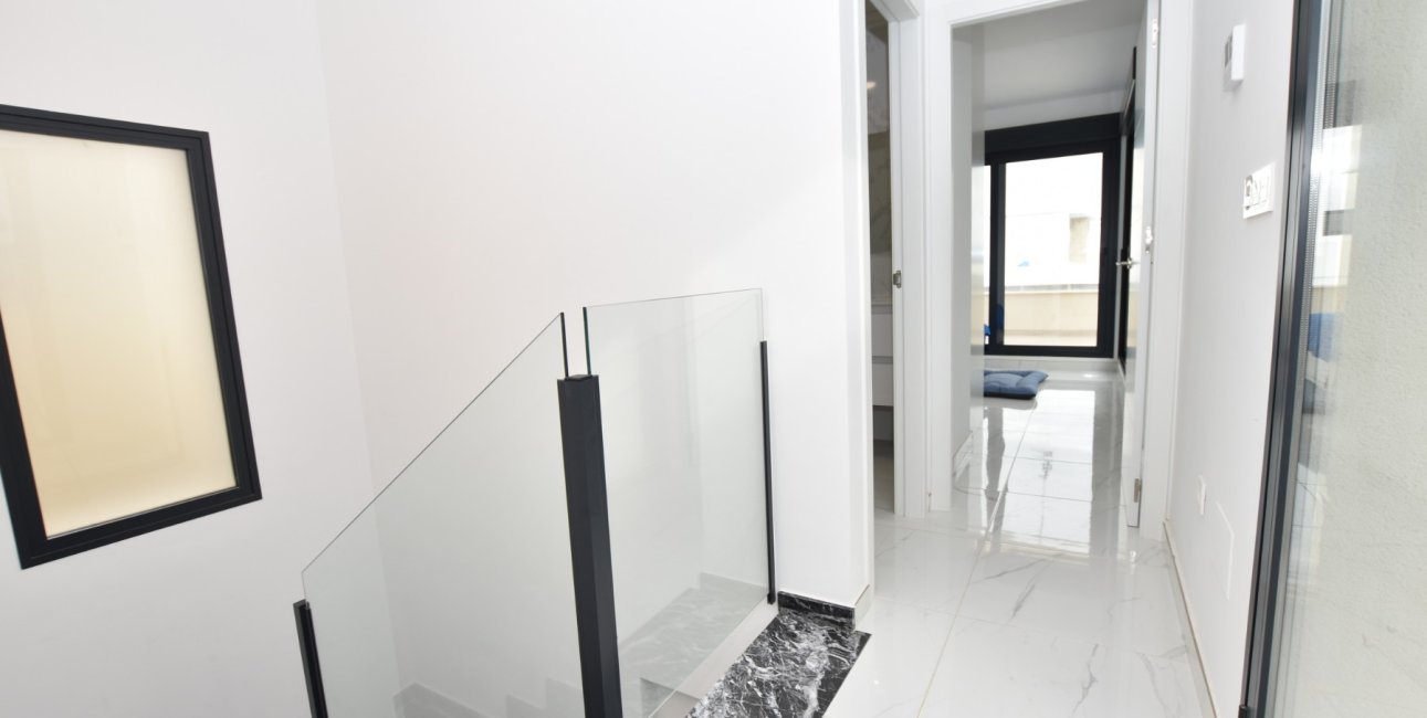 Rynek wtórny - Willa -
Los Montesinos - La Herrada