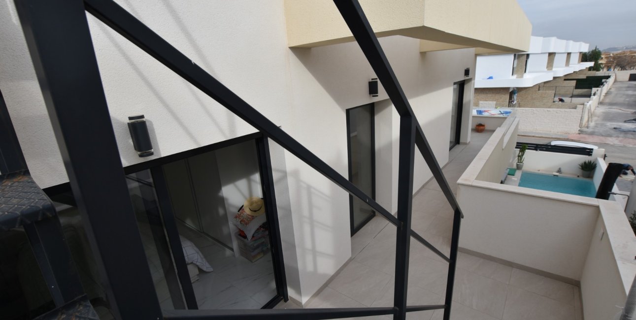 Rynek wtórny - Willa -
Los Montesinos - La Herrada