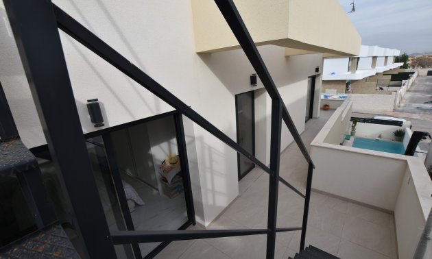 Rynek wtórny - Willa -
Los Montesinos - La Herrada