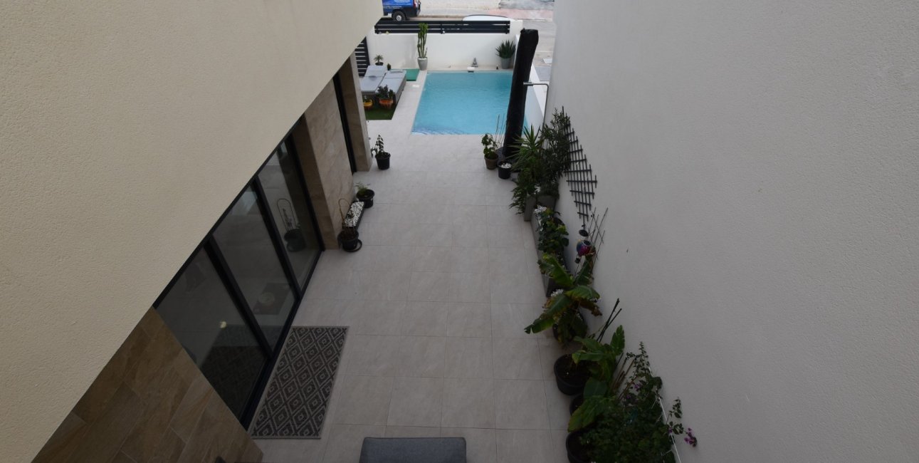 Rynek wtórny - Willa -
Los Montesinos - La Herrada