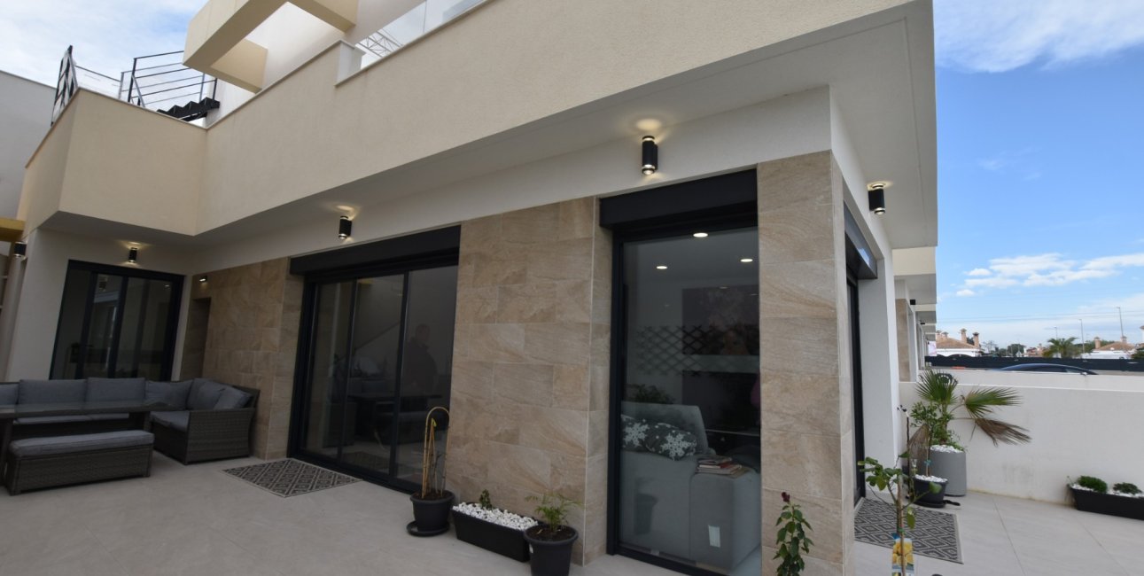 Rynek wtórny - Willa -
Los Montesinos - La Herrada