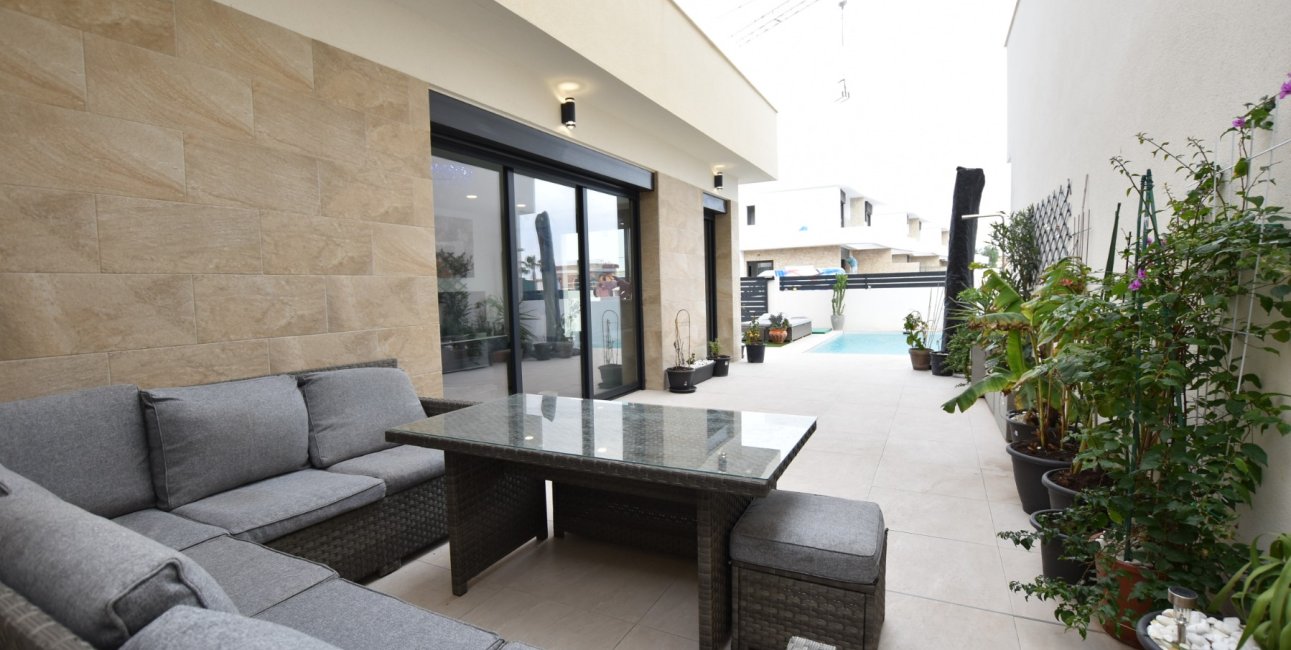 Rynek wtórny - Willa -
Los Montesinos - La Herrada