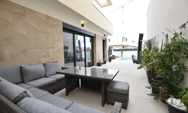 Rynek wtórny - Willa -
Los Montesinos - La Herrada