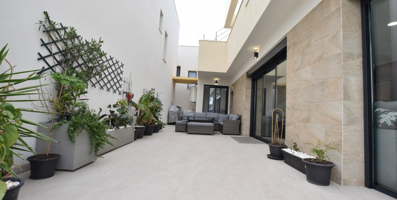 Rynek wtórny - Willa -
Los Montesinos - La Herrada