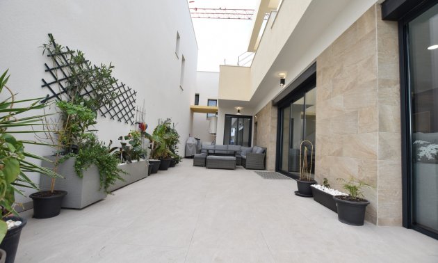 Rynek wtórny - Willa -
Los Montesinos - La Herrada