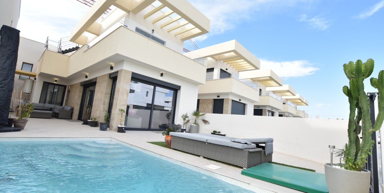 Rynek wtórny - Willa -
Los Montesinos - La Herrada