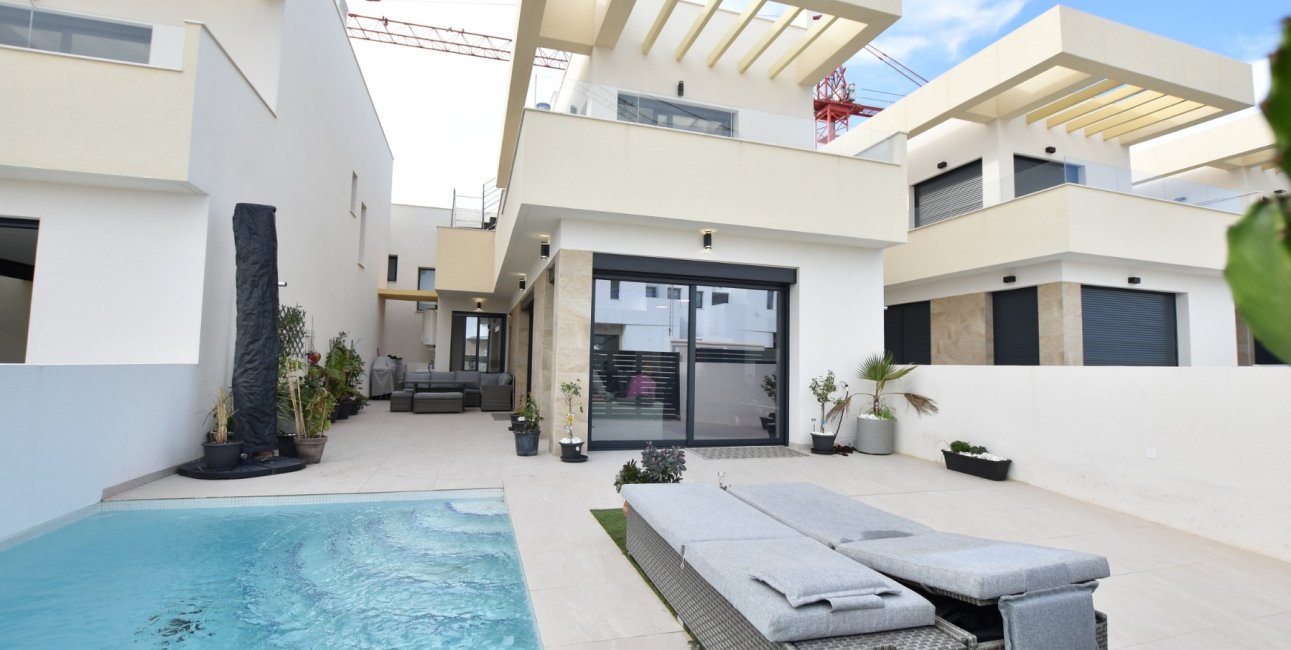 Rynek wtórny - Willa -
Los Montesinos - La Herrada