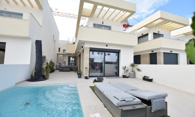 Rynek wtórny - Willa -
Los Montesinos - La Herrada