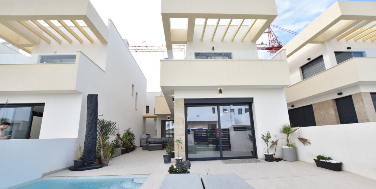 Rynek wtórny - Willa -
Los Montesinos - La Herrada