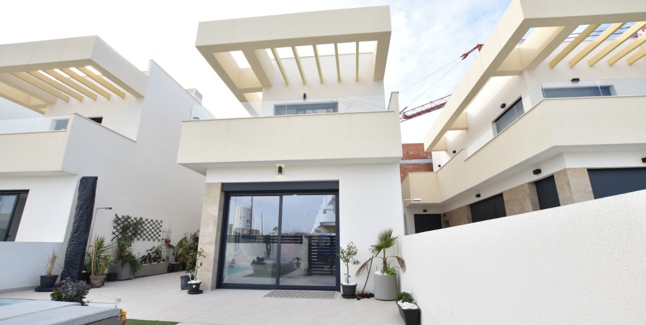 Rynek wtórny - Willa -
Los Montesinos - La Herrada