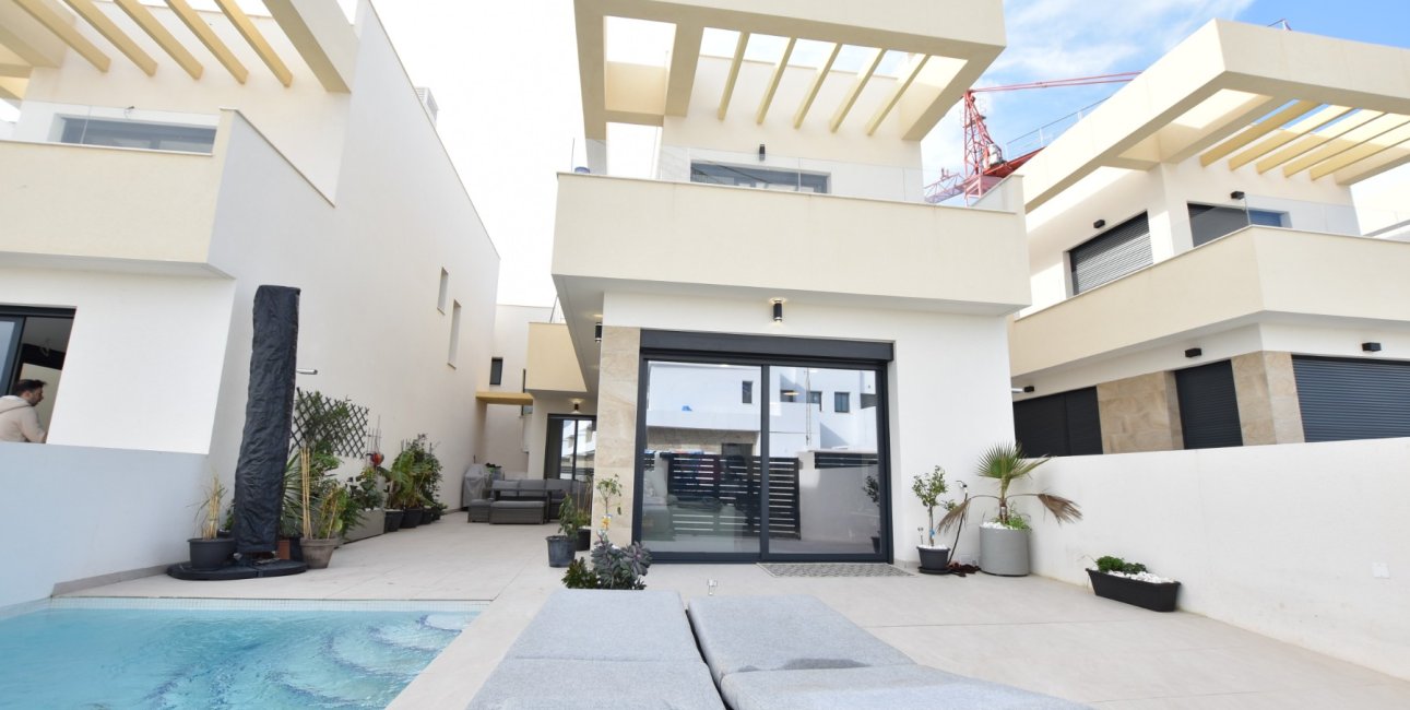 Rynek wtórny - Willa -
Los Montesinos - La Herrada